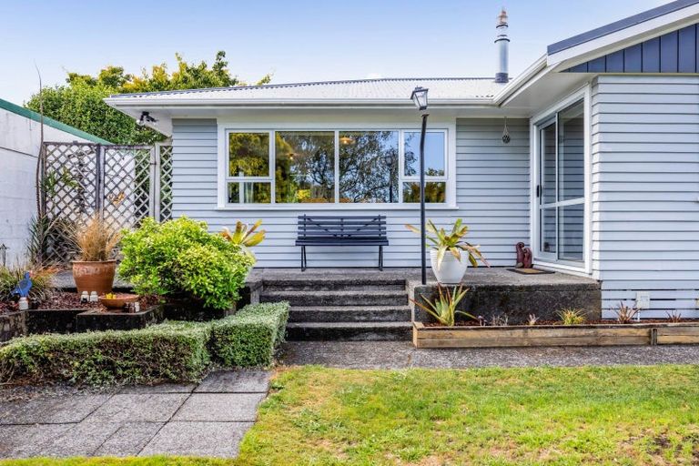 Photo of property in 1 Nikau Street, Inglewood, 4330