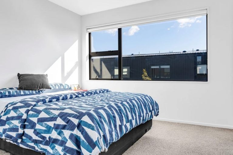 Photo of property in 12 Magnetite Lane, Flat Bush, Auckland, 2019