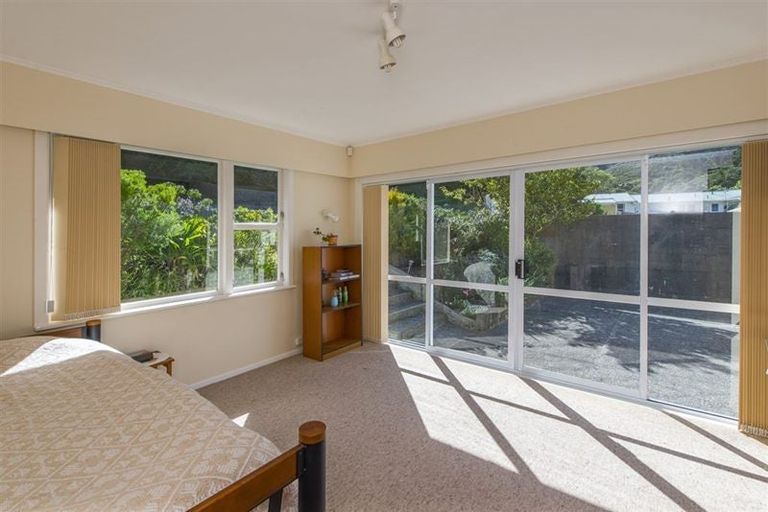 Photo of property in 127 Parkvale Road, Karori, Wellington, 6012