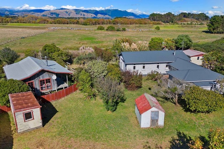 Photo of property in 35 Old Coach Road South, Otaki Beach, Otaki, 5512