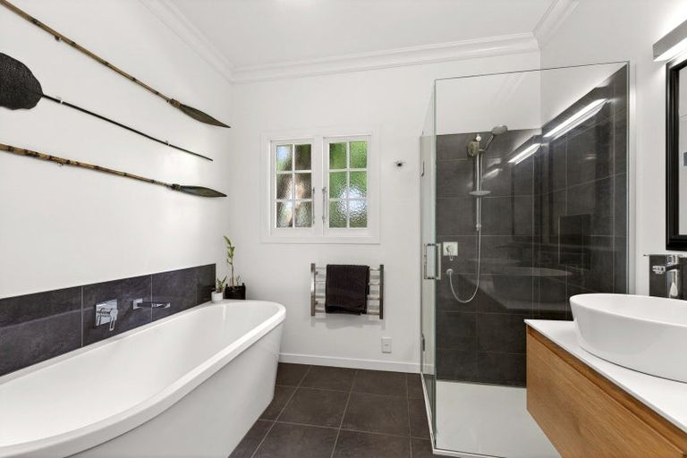 Photo of property in 77 Pahiatua Street, Hokowhitu, Palmerston North, 4410