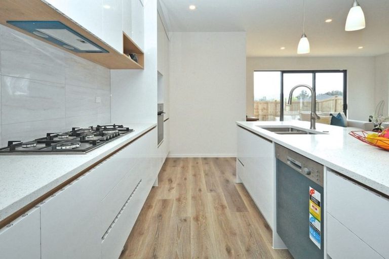 Photo of property in 93 Nobilo Road, Kumeu, 0810