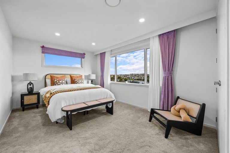 Photo of property in 4b Hilton Close, Fairview Heights, Auckland, 0632