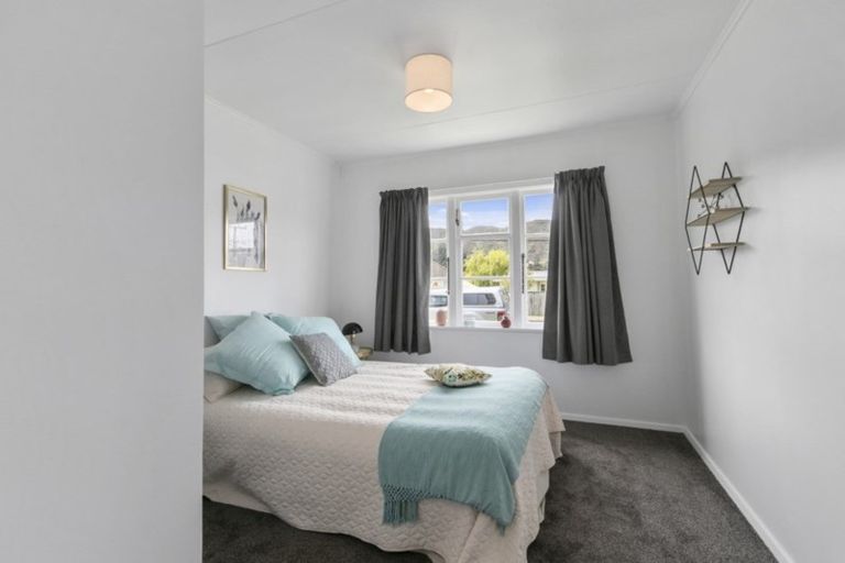 Photo of property in 195 Wellington Road, Wainuiomata, Lower Hutt, 5014