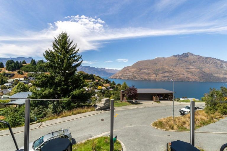 Photo of property in 45 Dart Place, Fernhill, Queenstown, 9300