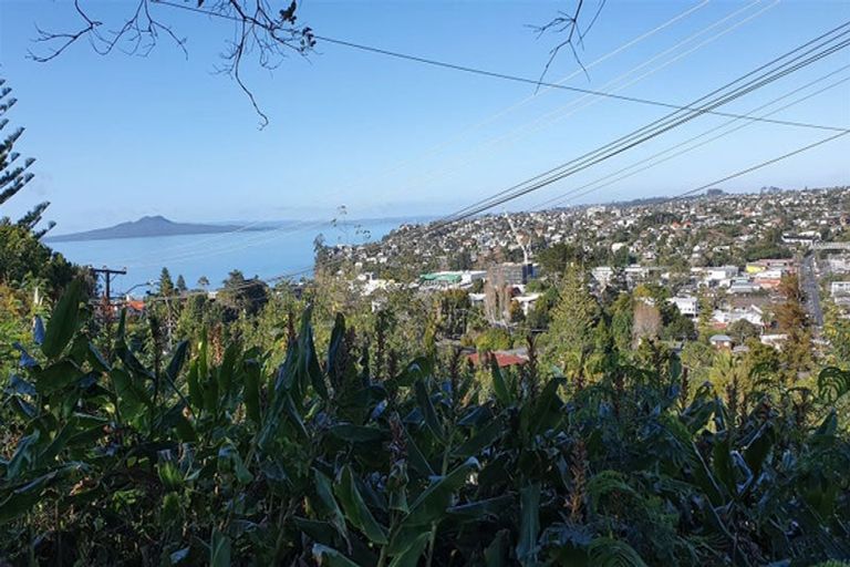 Photo of property in 9 Carlisle Road, Torbay, Auckland, 0630