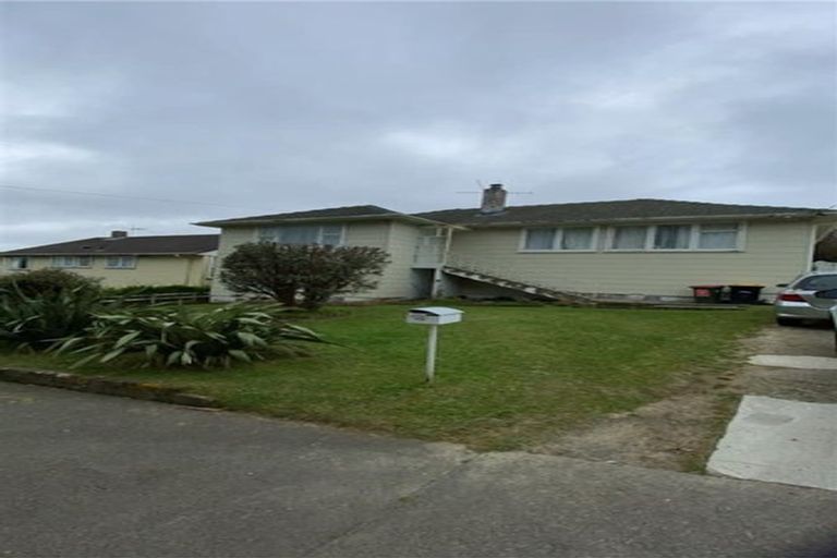 Photo of property in 60 Tremewan Street, Tawa, Wellington, 5028