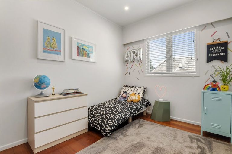 Photo of property in 1/157 Glenfield Road, Hillcrest, Auckland, 0626