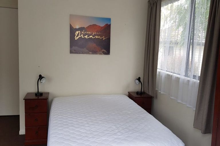 Photo of property in 8d Schnapper Rock Road, Schnapper Rock, Auckland, 0632