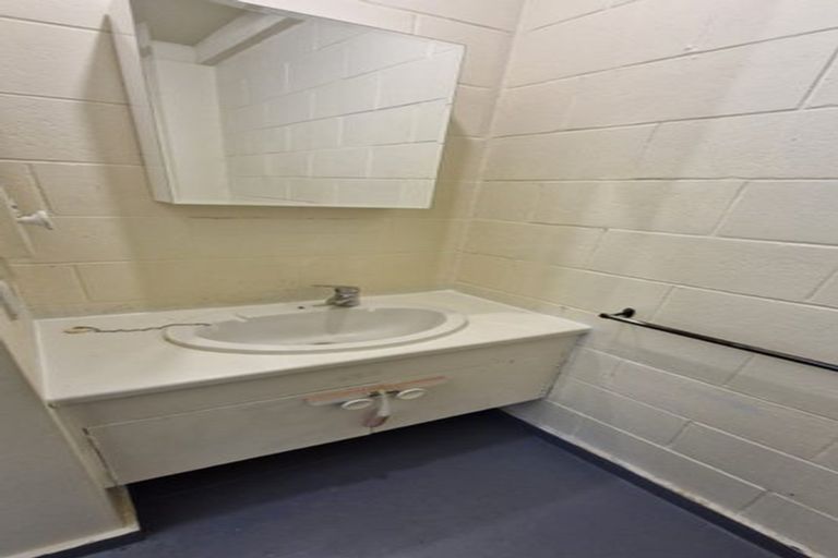 Photo of property in 2/112 Dowse Drive, Maungaraki, Lower Hutt, 5010