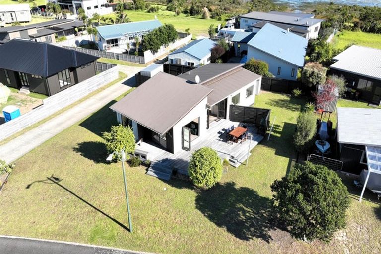 Photo of property in 125 Kelly Jade Avenue, Matarangi, Whitianga, 3592