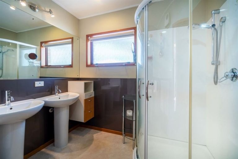 Photo of property in 2/33 Eversleigh Road, Belmont, Auckland, 0622