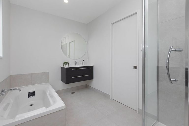 Photo of property in 2/117 Hills Road, Edgeware, Christchurch, 8013