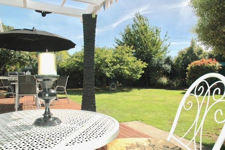 Photo of property in 5 Mcalpine Place, Rangiora, 7400