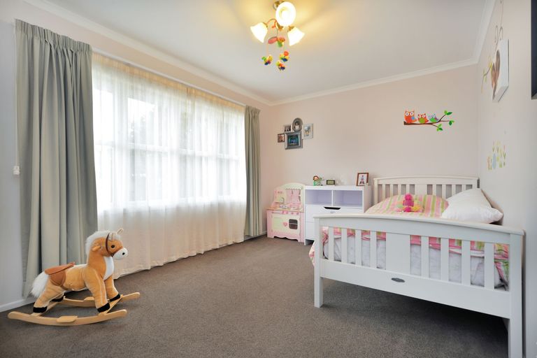 Photo of property in 30a Enderby Drive, Te Atatu Peninsula, Auckland, 0610