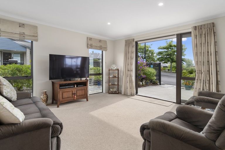 Photo of property in 33 Vista Close, Omokoroa, 3114