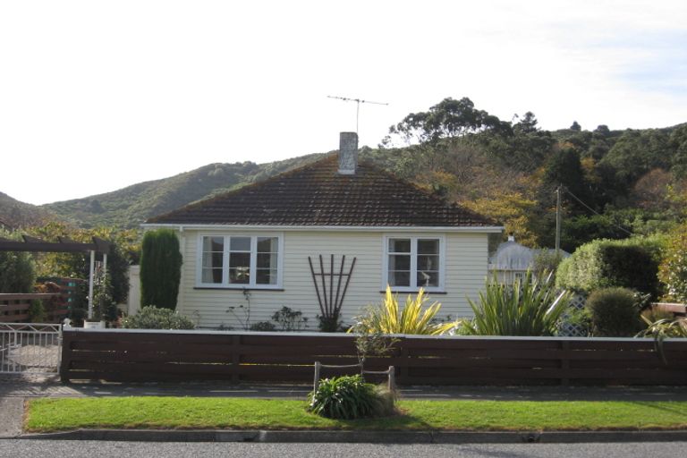 Photo of property in 11 Harris Street, Naenae, Lower Hutt, 5011