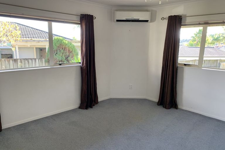 Photo of property in 16 Stephanie Close, Glenfield, Auckland, 0629