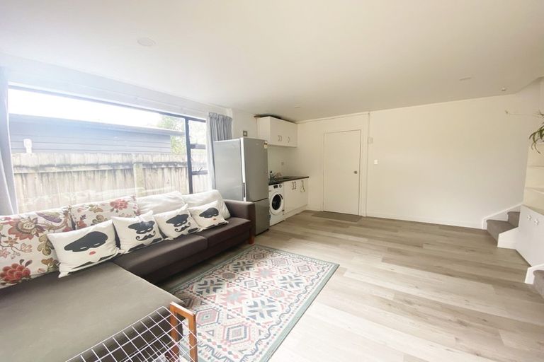 Photo of property in 28 Tamahere Drive, Glenfield, Auckland, 0629