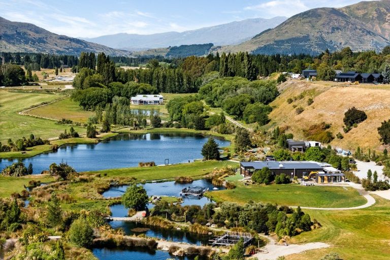 Photo of property in 43 Monteith Road, Albert Town, Wanaka, 9382