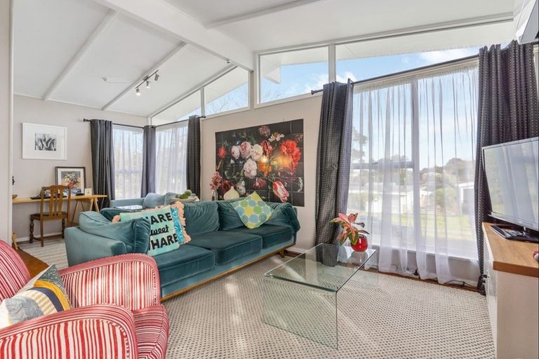 Photo of property in 21 Waterlea Avenue, Mangere Bridge, Auckland, 2022