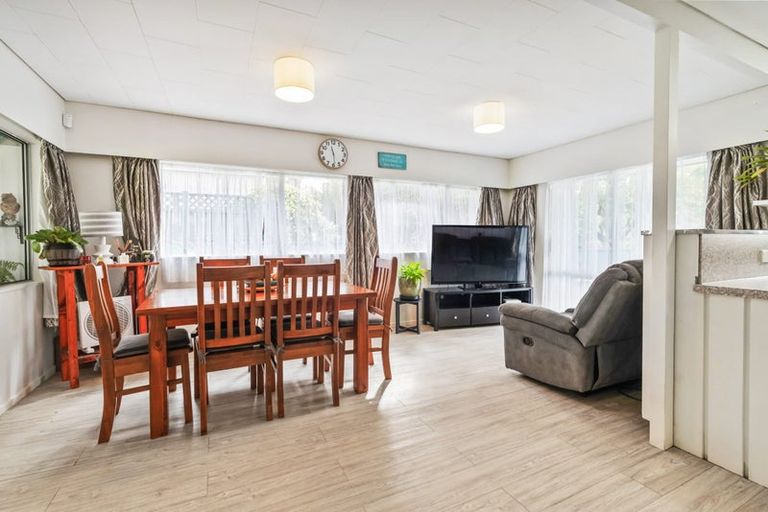 Photo of property in 17 Parkland Crescent, Terrace End, Palmerston North, 4410