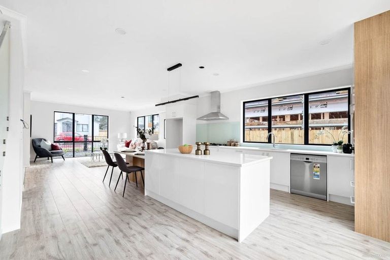 Photo of property in 11 Thomas Rielly Avenue, Hobsonville, Auckland, 0616