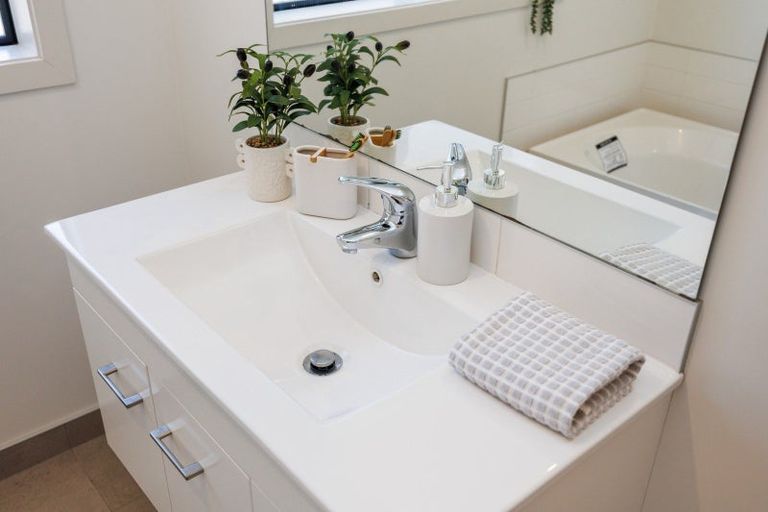 Photo of property in 12 Gibraltar Way, Fitzherbert, Palmerston North, 4410