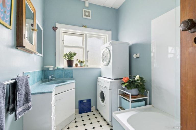 Photo of property in 4/56 Tanera Crescent, Brooklyn, Wellington, 6021