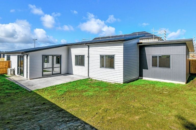 Photo of property in 16 Te Rata Boulevard, Karaka, 2124