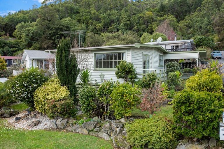 Photo of property in 27a Milton Terrace, Picton, 7220