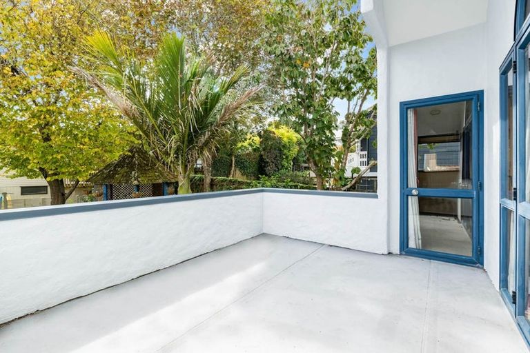 Photo of property in 2/20 Coroglen Avenue, Birkenhead, Auckland, 0626