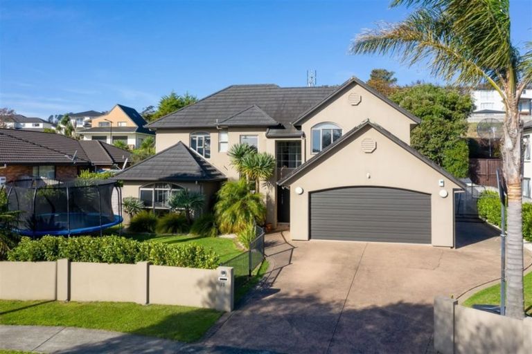 Photo of property in 17 Dunloy Place, East Tamaki Heights, Auckland, 2016