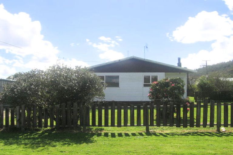 Photo of property in 8 Jordan Street, Hikurangi, 0114