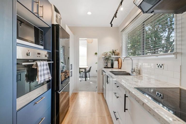 Photo of property in 12 Makiri Street, Helensville, 0800