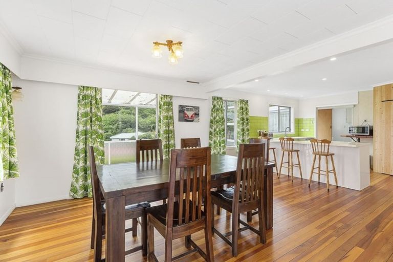 Photo of property in 8 Carleton Terrace, Tawa, Wellington, 5028