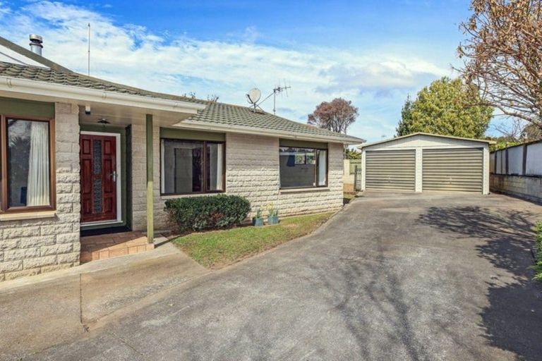 Photo of property in 14 Kaweka Place, Havelock North, 4130