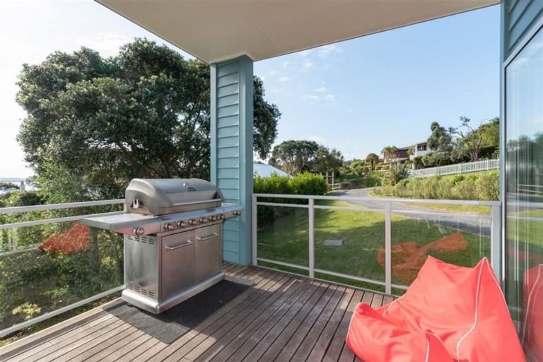 Photo of property in 11 Robertson Street, Russell, 0202