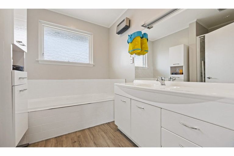 Photo of property in 62 Hargood Street, Woolston, Christchurch, 8062