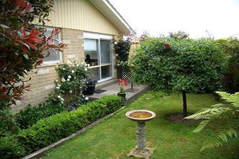 Photo of property in 13 Te Maku Grove, Waikanae, 5036