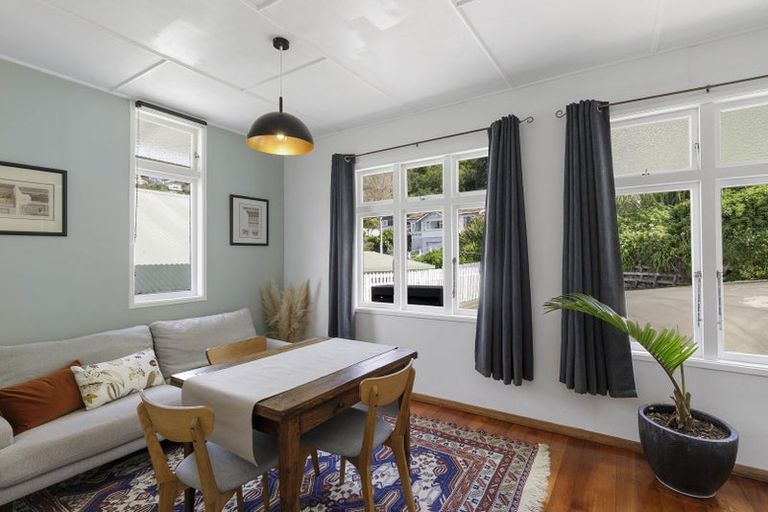 Photo of property in 167 Sutherland Road, Lyall Bay, Wellington, 6022