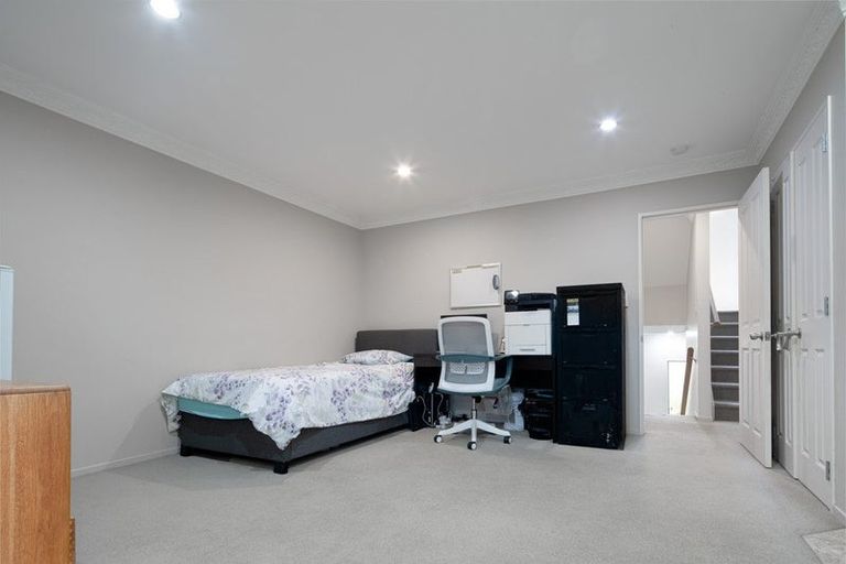 Photo of property in 1 Mana Lane, Pinehill, Auckland, 0632