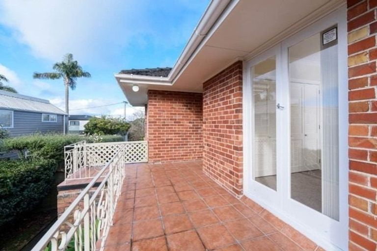 Photo of property in 123 Exmouth Road, Northcote, Auckland, 0627
