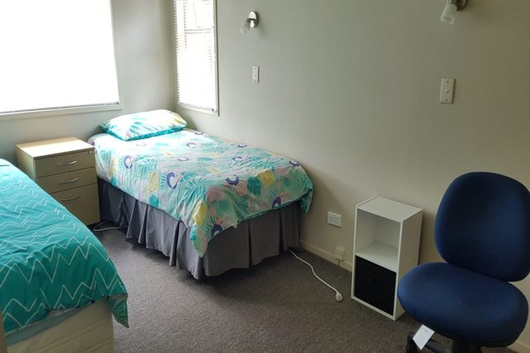 Photo of property in 78a Sunset Road, Unsworth Heights, Auckland, 0632