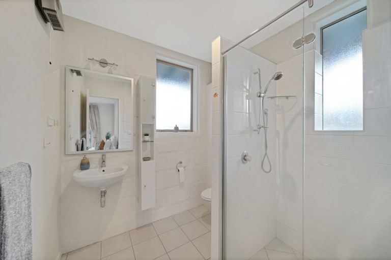 Photo of property in 70 Queens Avenue, Waikuku Beach, 7402