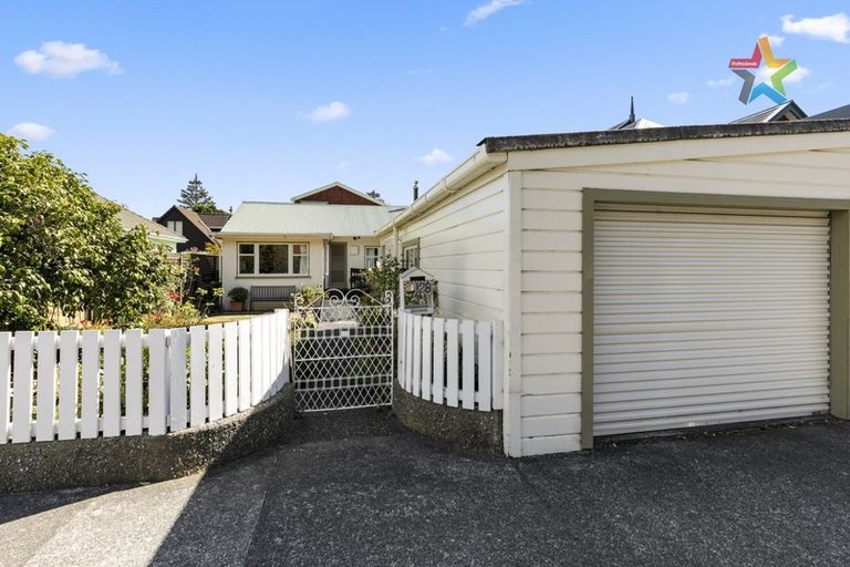 Photo of property in 128 Muritai Road, Eastbourne, Lower Hutt, 5013