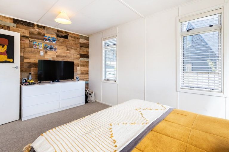 Photo of property in 49 Matuku Street, Two Mile Bay, Taupo, 3330