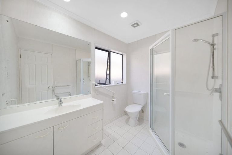 Photo of property in 170 Botany Road, Botany Downs, Auckland, 2010