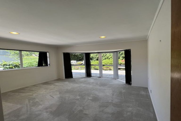 Photo of property in 1/5 Mahuta Grove, Northcote, Auckland, 0627