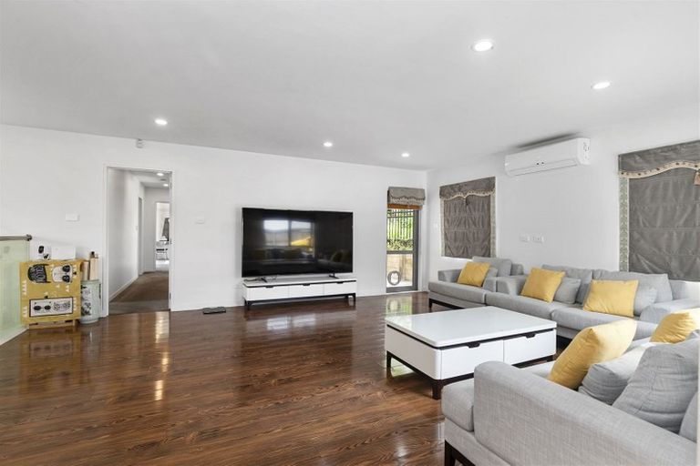 Photo of property in 77a Royal Road, Massey, Auckland, 0614